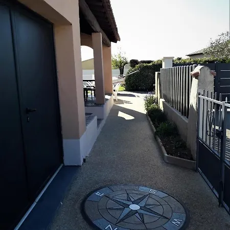 Nimes-camargues Holiday home Garons